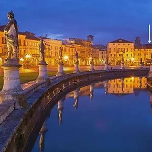palazzo-carpe-diem-prato-della-valle.hotelinveneto.com/